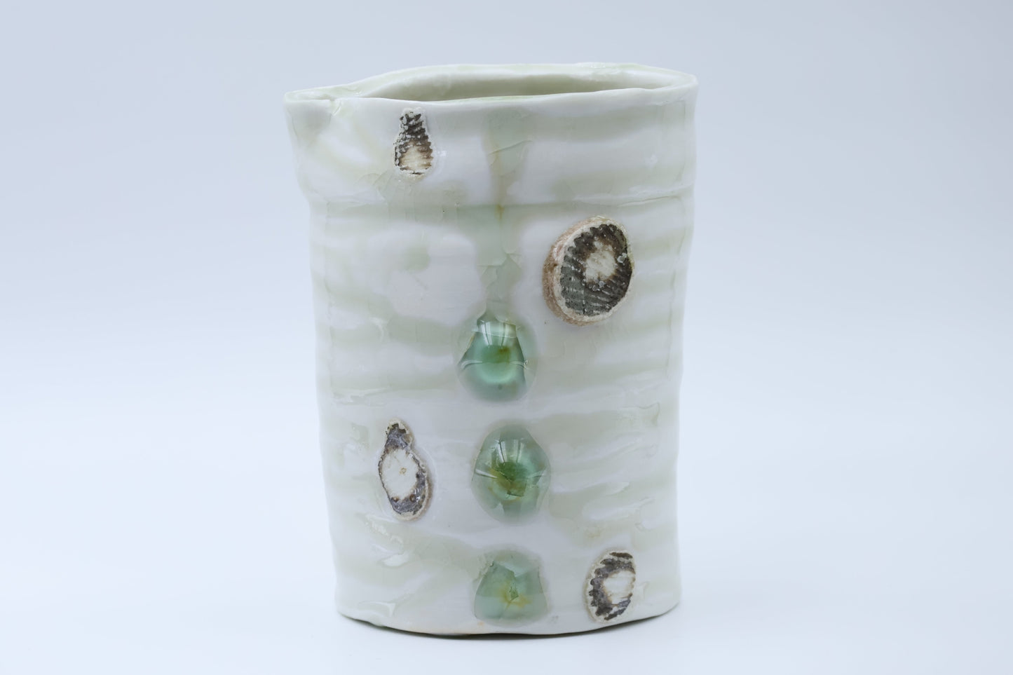 伊賀磁器貝目筒片口(須釜優子)