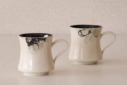 マグカップ 泡 黒（若生沙耶香）