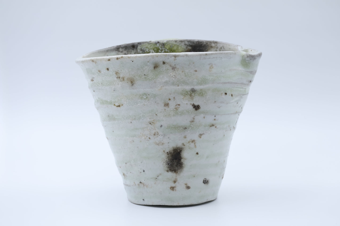 伊賀磁器貝目片口（須釜優子）
