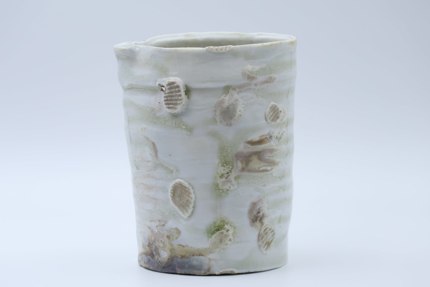 伊賀磁器貝目筒片口（須釜優子）
