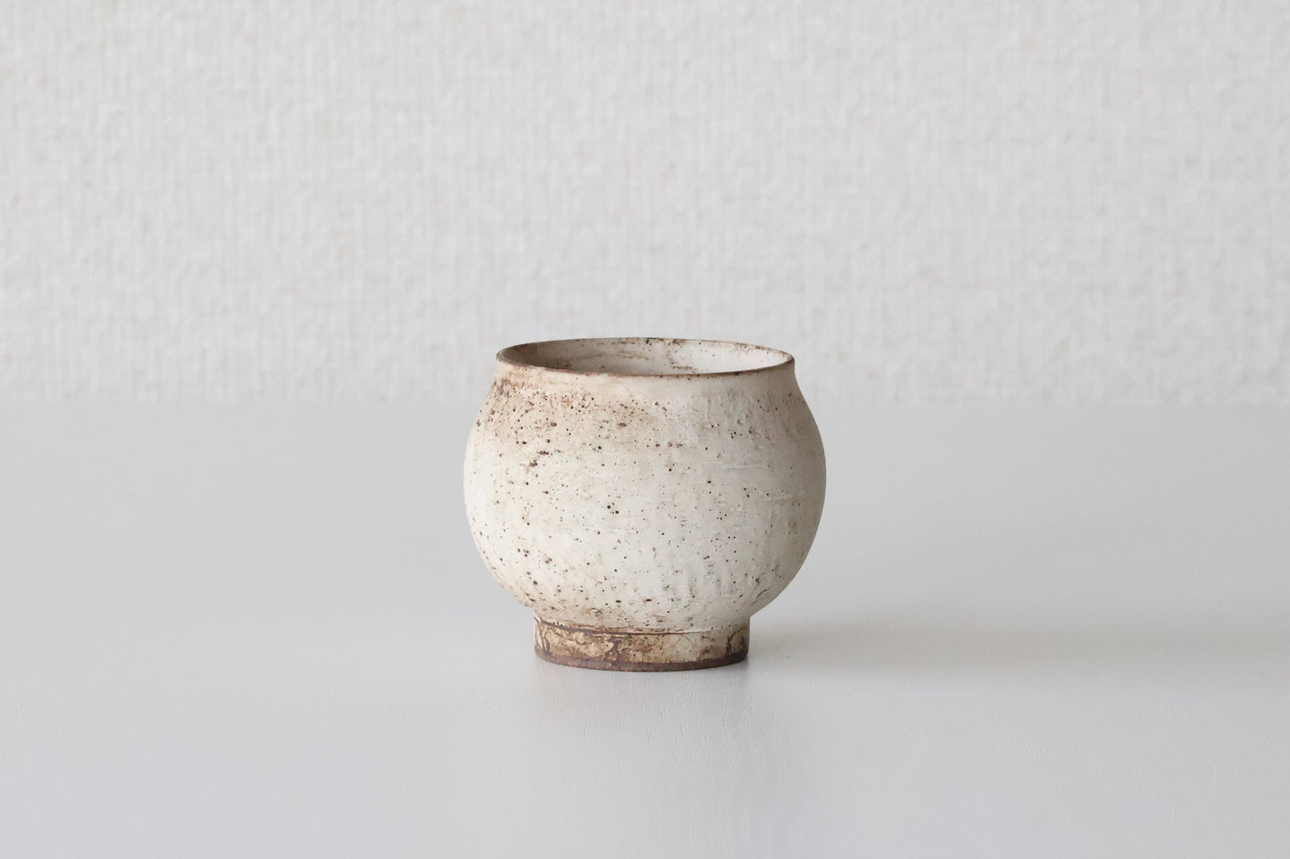 錆白泥丸湯呑み（淡海陶芸研究所 / 山元一真）
