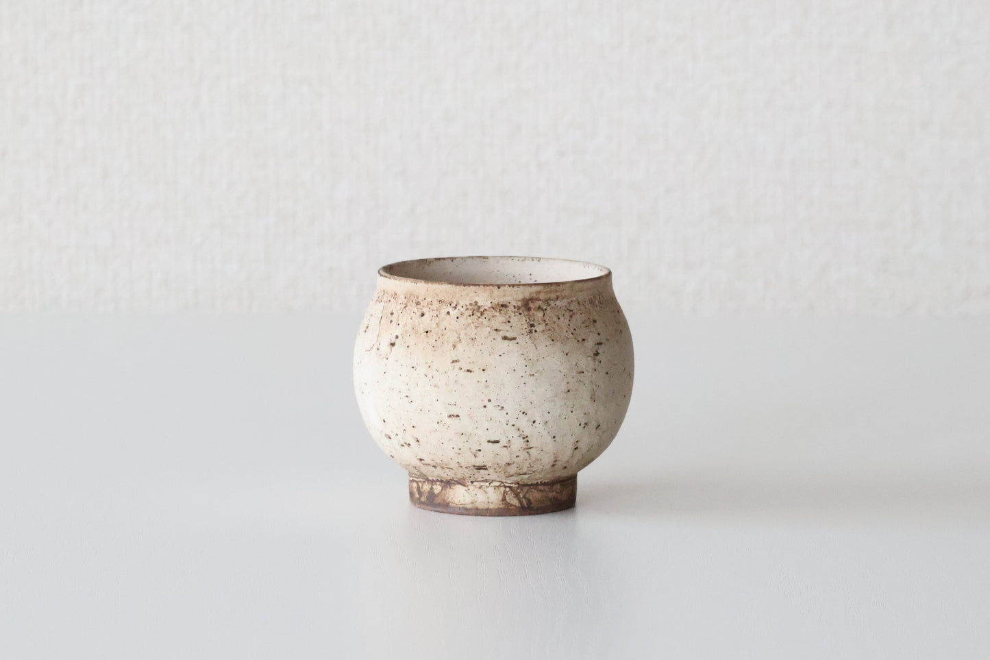 錆白泥丸湯呑み（淡海陶芸研究所 / 山元一真）