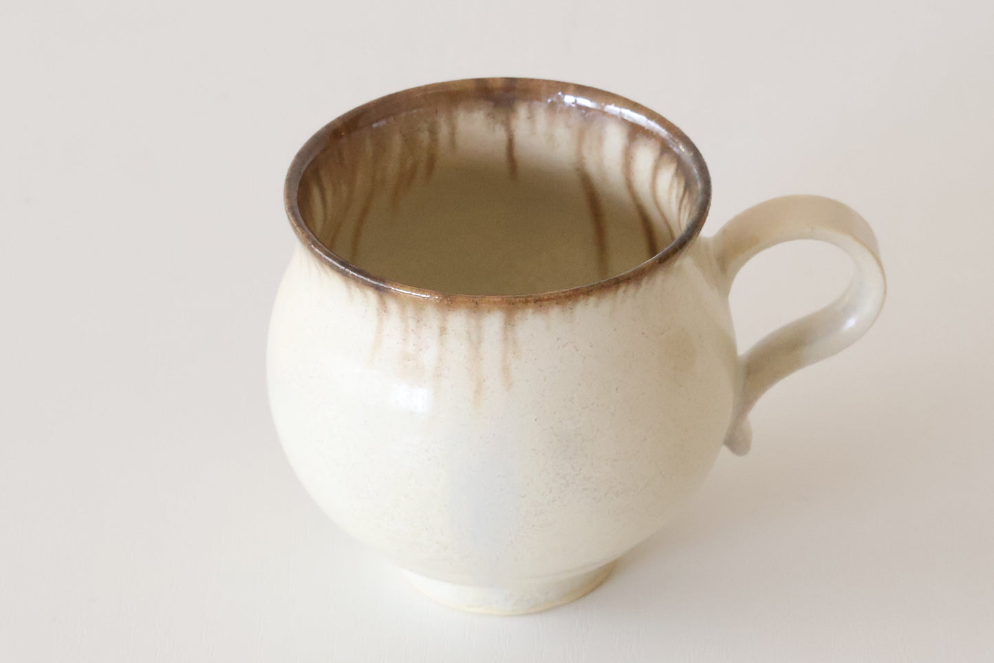 ねじり取手マグ（松尾亮佑）